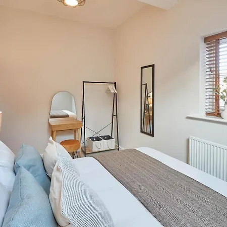 Host & - Skyline Apartman