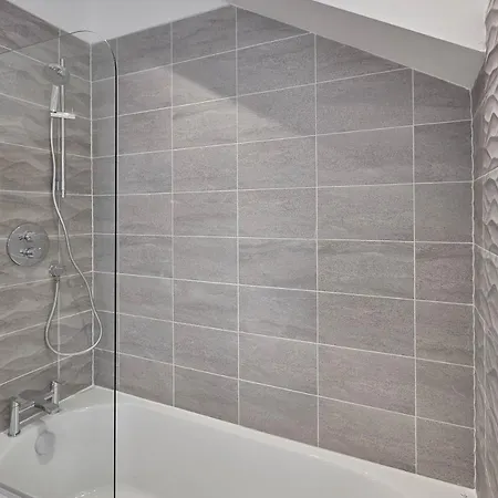 Host & - Skyline Apartman Whitby