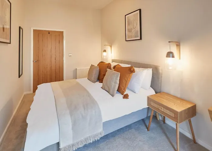 Host & - Skyline * Whitby