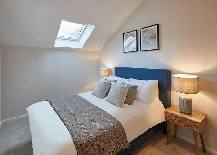 Host & - Skyline Whitby