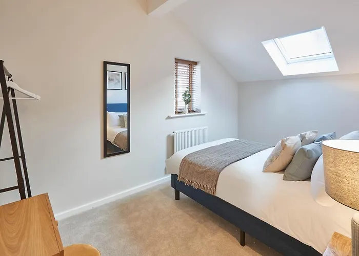 Host & - Skyline Whitby